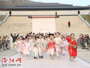 'Nostalgia of Frost and Dew' Intangible Cultural Heritage Exhibition Held in Luoyang