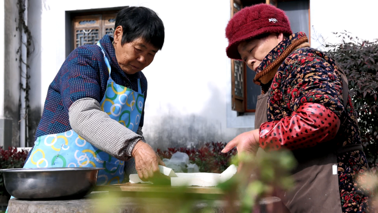 黄山市徽州区：做豆腐 炸圆子 欢欢喜喜过大年