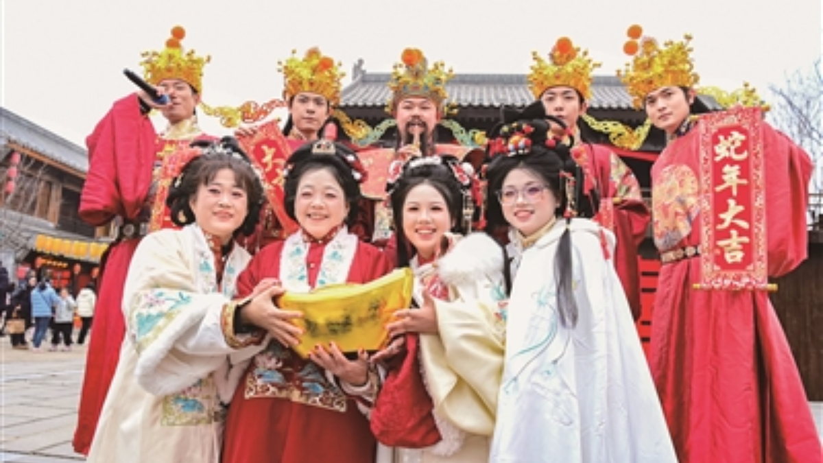 Enjoy Traditional Chinese New Year in Authentic Luoyang Flavor