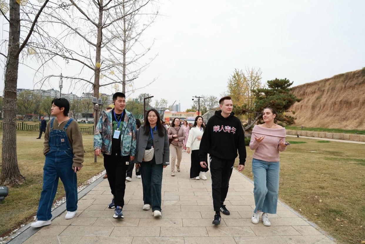 [Daka China 2024] Foreign Internet Influencers Fully Experience Modern "Trend" of Ancient Capital, Zhengzhou