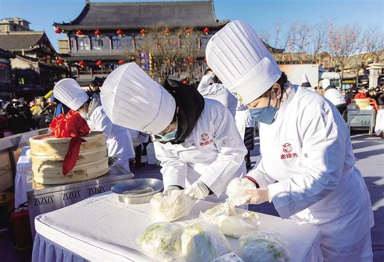 “歌游内蒙古·冰雪悦青城”2024呼和浩特烧卖美食大会热闹非凡