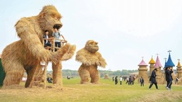 湖南澧县将废弃稻草变成艺术景观