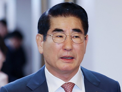 韩国国防部长官金龙显向总统递交辞呈