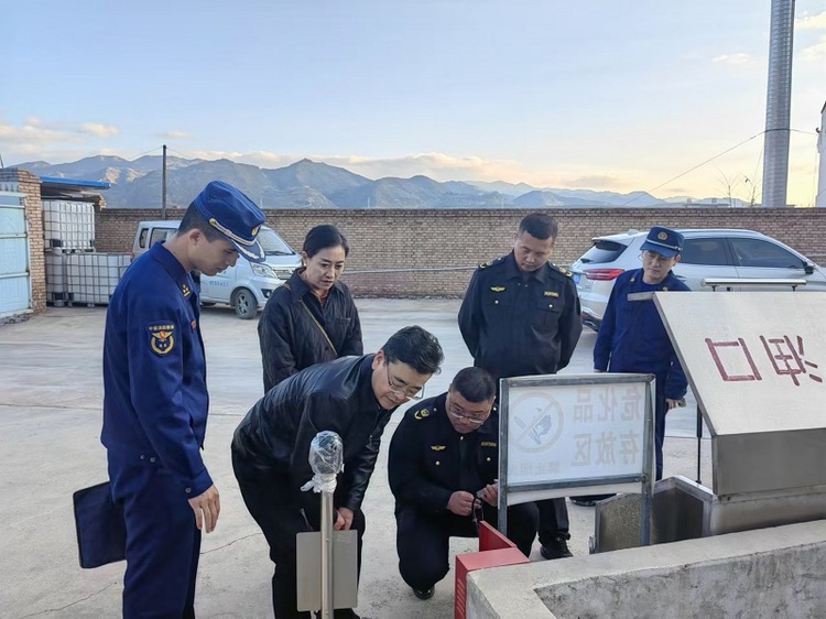 陇南礼县消防救援大队联合应急管理局对辖区甲醇站开展安全检查