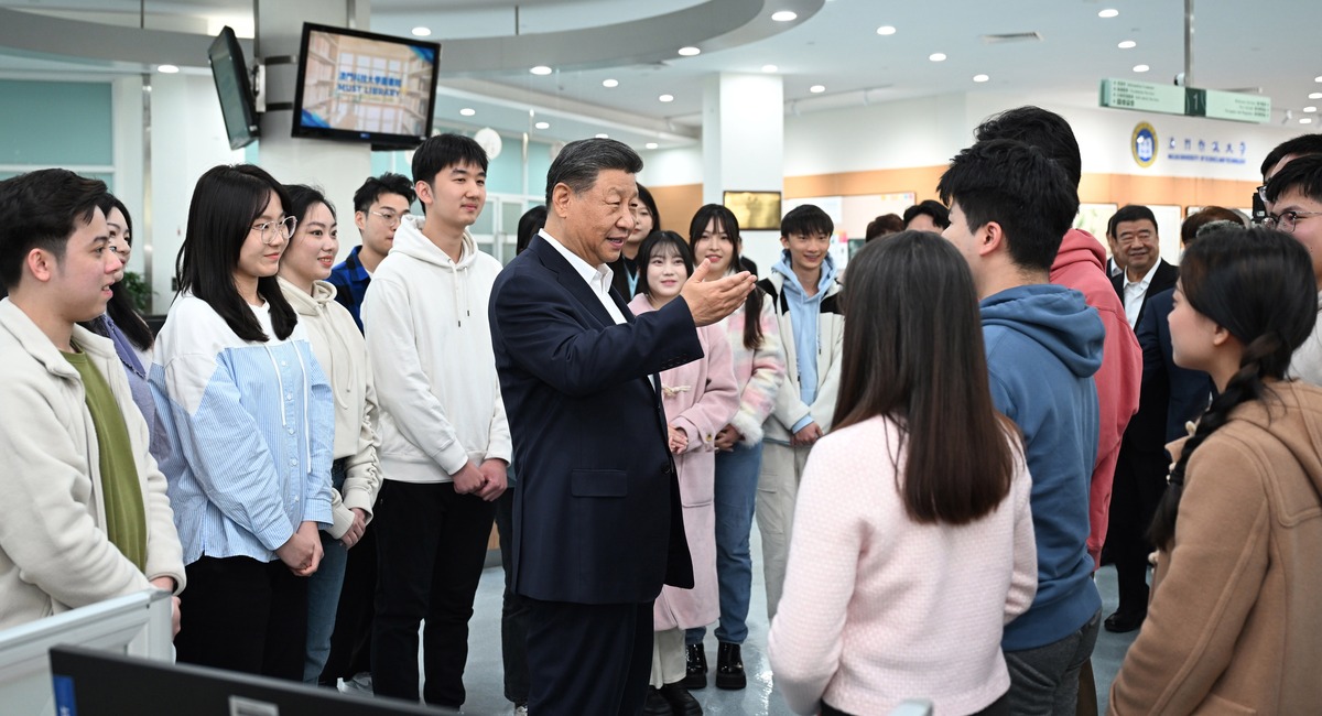 [视频]习近平考察澳门科技大学_fororder_澳门回归祖国25周年丨习近平考察澳门科技大学（4）XxjpieC007015_20241219_PEPFN0A001 (1).JPG