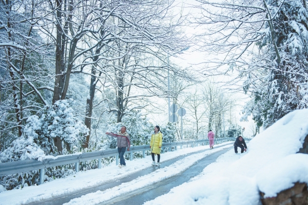 湖南省多地迎来2025年第一场雪