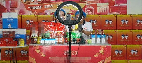 青春不打烊丨扶贫超市里立志“带富一方”的青春力量