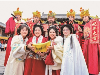 Enjoy Traditional Chinese New Year in Authentic Luoyang Flavor