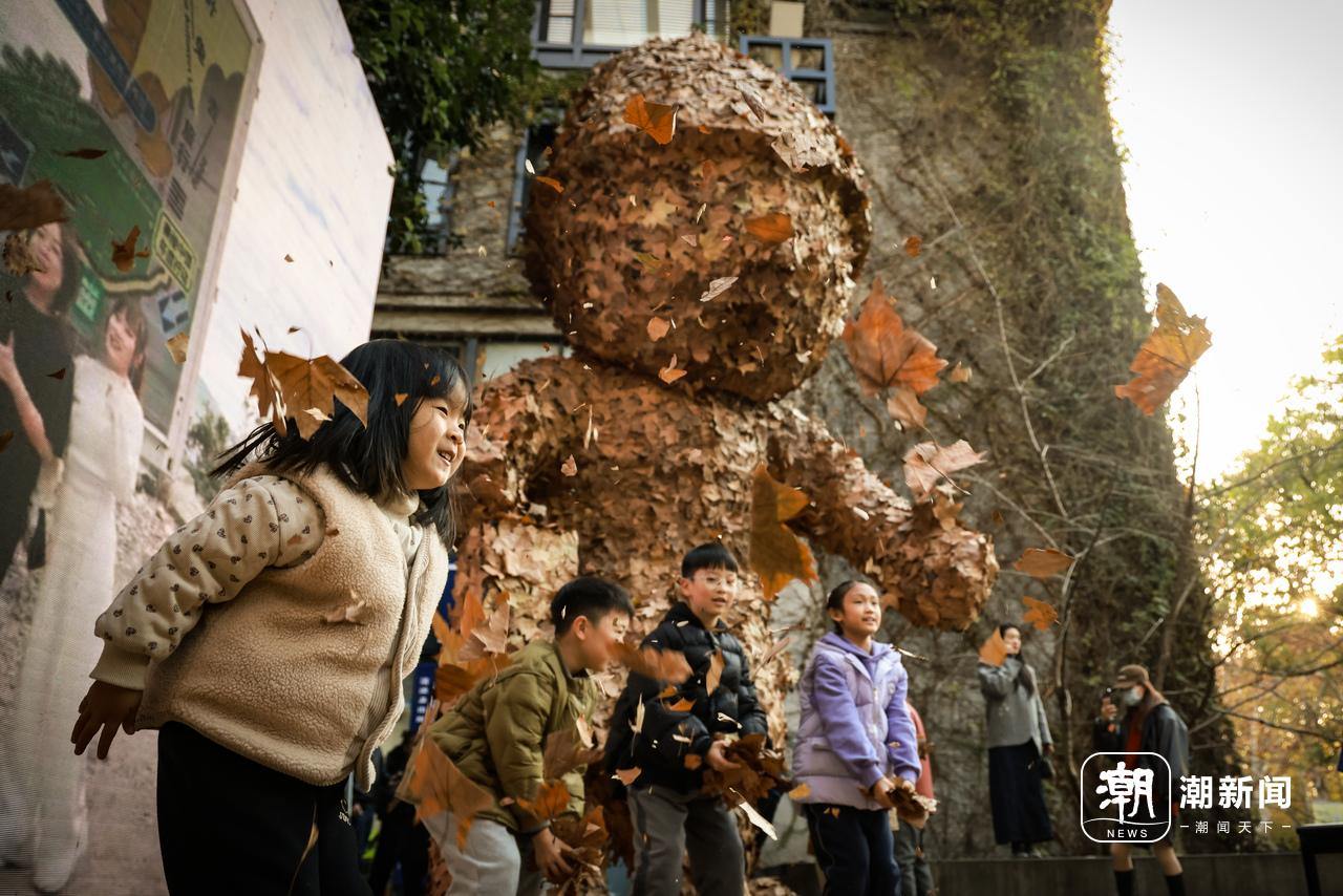 秋叶艺术节浪漫归来 扮靓杭州南山路