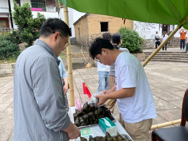 Maoping Village, Tonglu County, Hangzhou City: A Blend of Ancient Charm and Modern Trends, Attracting Crowds During National Day Holiday