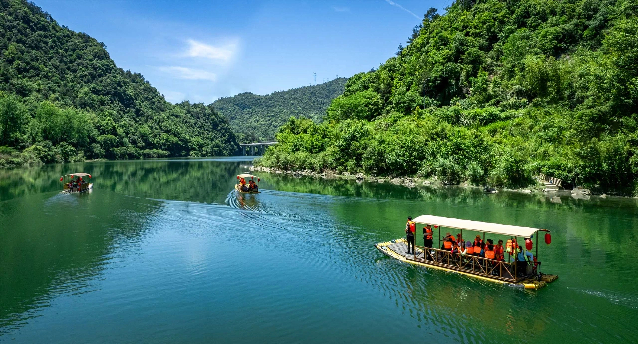 Hangzhou-Wenzhou High-Speed Railway Tonglu Special Train Officially Unveiled