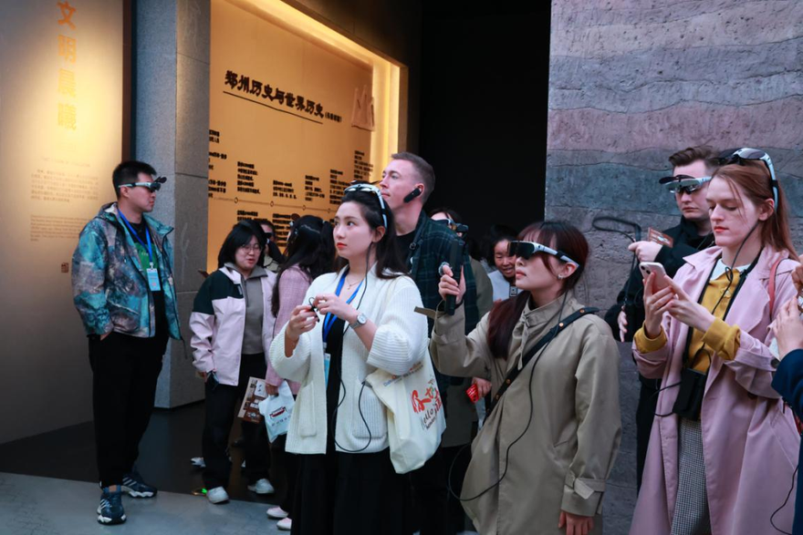 [Daka China 2024] Foreign Internet Influencers Embark on Exploration of Ancient Civilization and Modern Technology in Zhengzhou