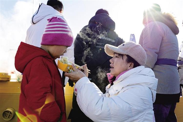 “歌游内蒙古·冰雪悦青城”2024呼和浩特烧卖美食大会热闹非凡