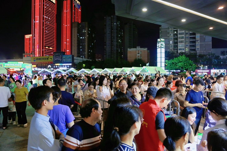 中医夜市点亮湖湘夜生活