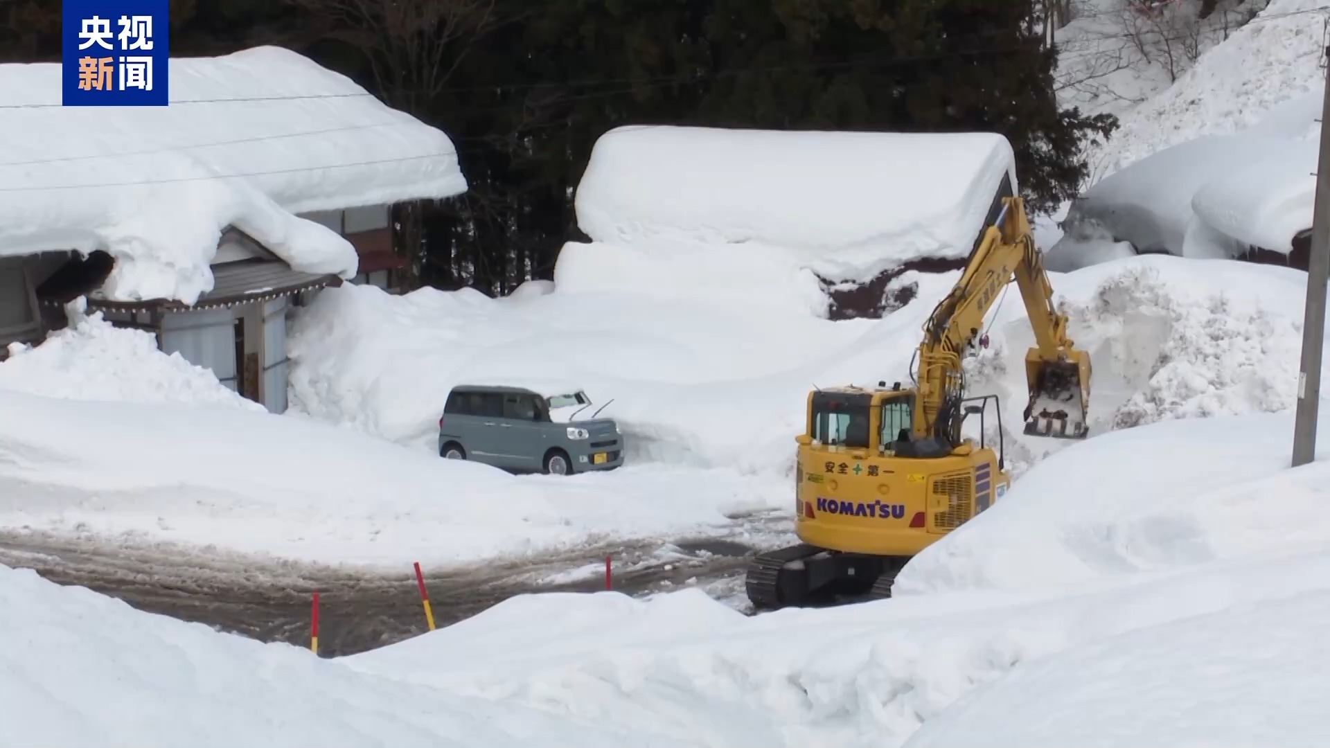 日本北部多地持续降雪 新潟县部分房屋垮塌