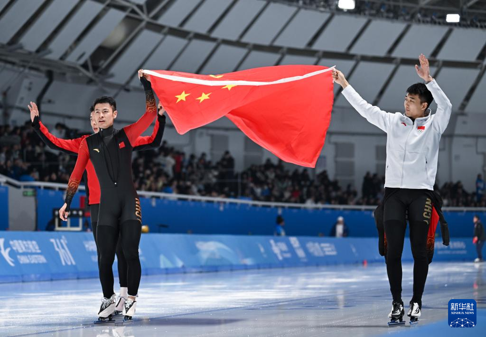 亚冬会｜速度滑冰——中国队夺得男子短距离团体追逐冠军