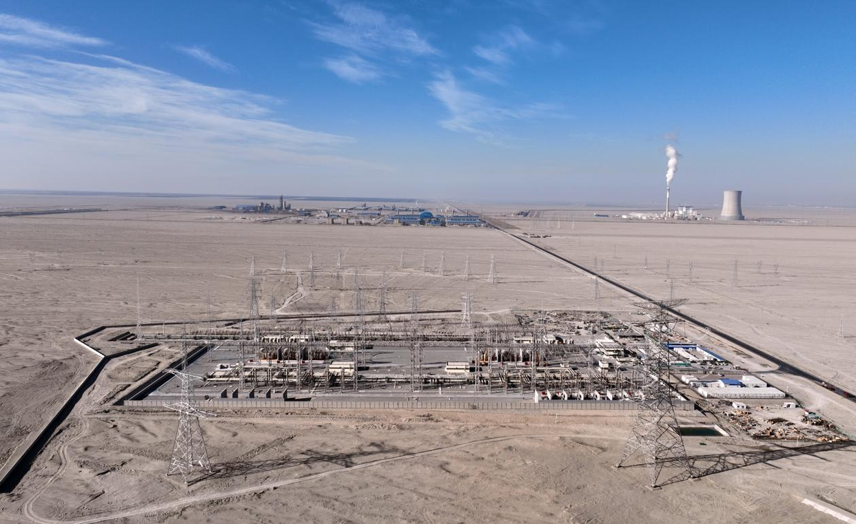 Focus on Key Projects | China's Longest Desert Line Path 750kV Power Transmission Project Put into Operation