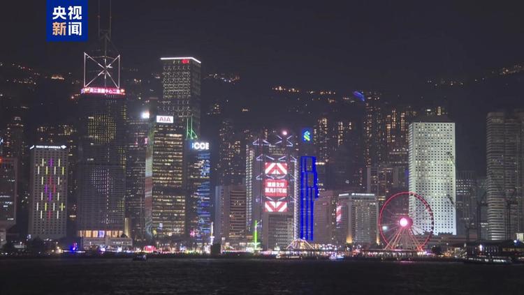 全球看春晚！总台春晚宣传片点亮香港地标