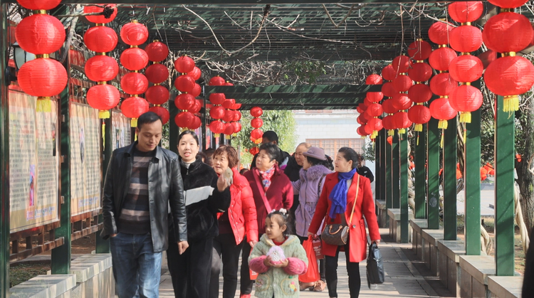 【新春走基层】春节假期累计接待游客26.61万人次 湖南崀山景区“火出圈”