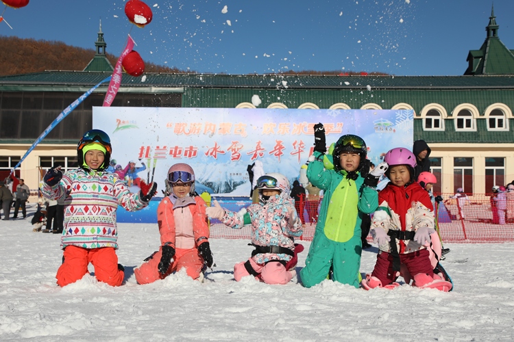 内蒙古扎兰屯：冰雪嘉年华 冬旅“嗨”起来