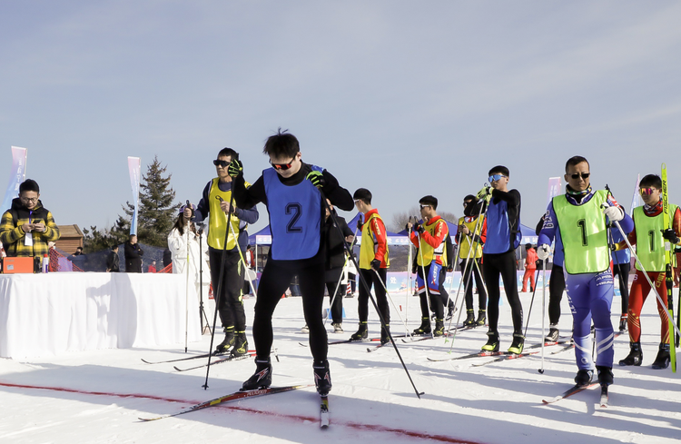 第一届全国全民健身大赛滑雪分站赛（宁夏站）越野滑雪比赛顺利举办