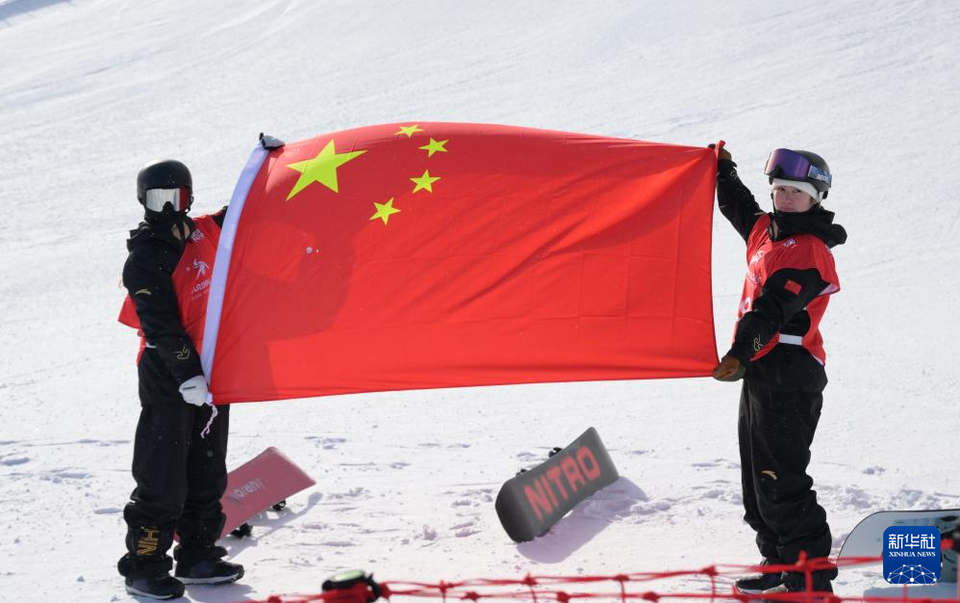 亚冬会｜单板滑雪——女子坡面障碍技巧：张小楠、熊诗芮包揽金银牌