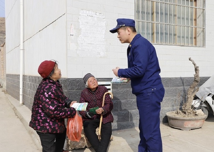 陇南西和消防：冬季防火“锦囊”送入老百姓手中