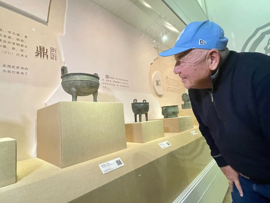 Los influencers de la ruta de la seda visitan el Centro Administrativo Municipal de Beijing para experimentar el encanto de "cultura + tecnología"