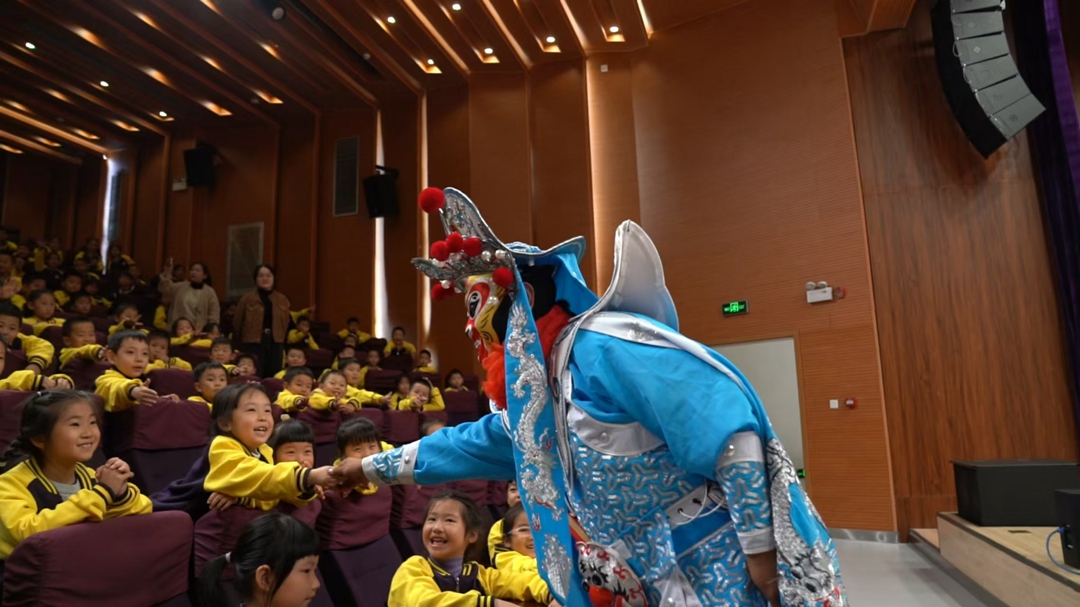 安徽合肥：小学生沉浸式体验“非遗之美”  文化传承绽新芽