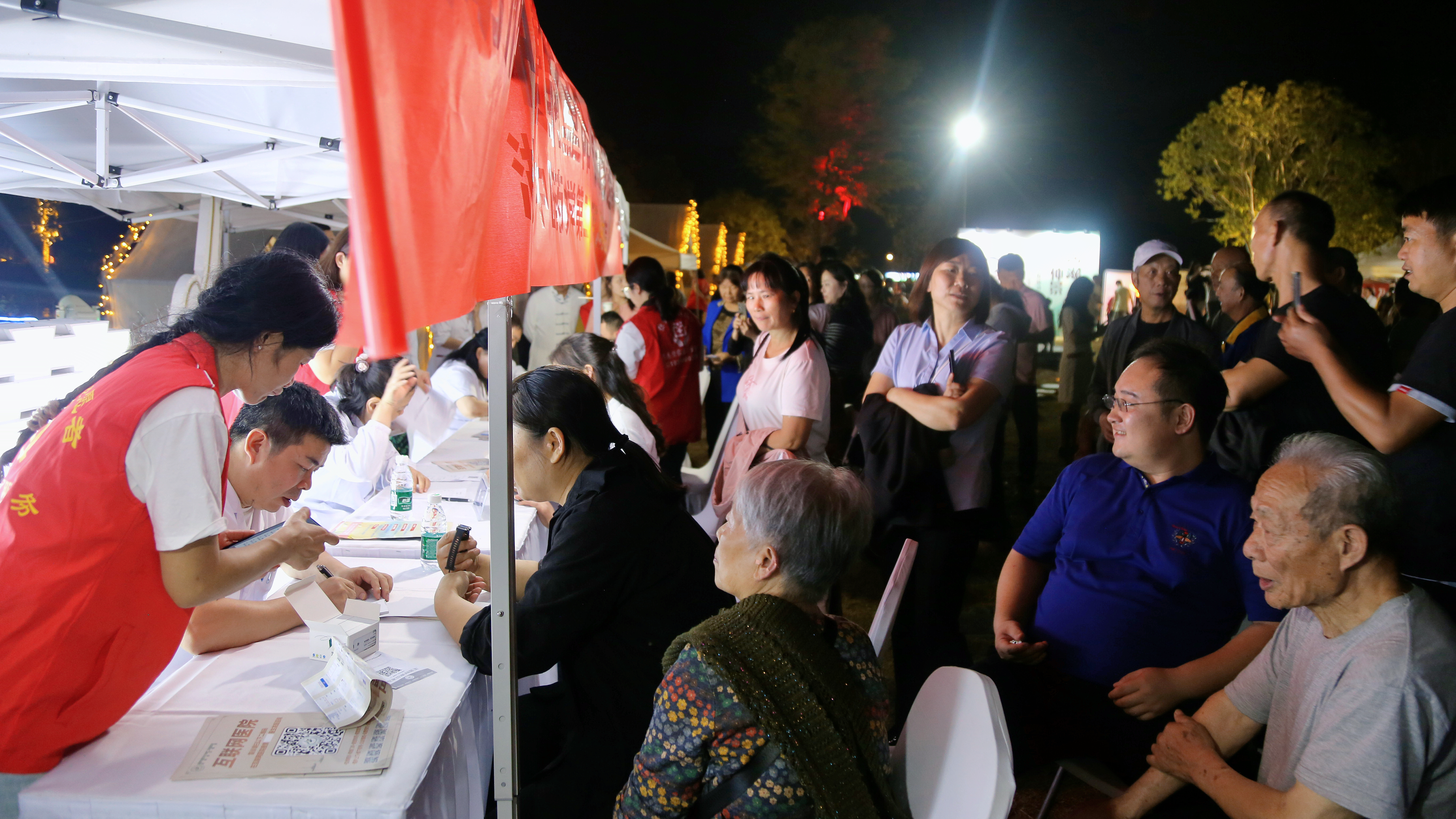 重阳佳节送健康 湖湘仲景中医药文化流动夜市第五站启动