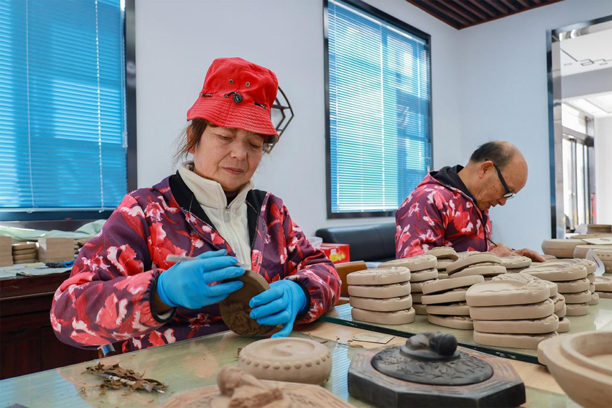 Jiaozuo City, Henan Province, supports the inheritance and development of Chengni Inkstone with reliable power