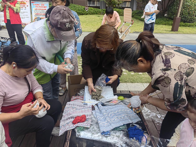 湖南邵阳市北塔区举行“花样重阳 放肆享乐”重阳节游园会