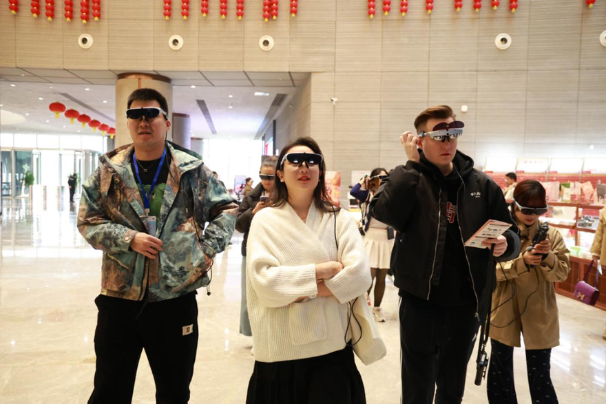 [Daka China 2024] Foreign Internet Influencers Embark on Exploration of Ancient Civilization and Modern Technology in Zhengzhou