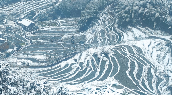 湖南省多地迎来2025年第一场雪