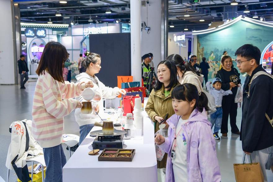 Tonglu Makes Its Debut at 18th Hangzhou Cultural and Creative Industry Expo