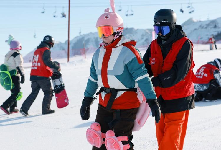 新春走基层丨从最高处到最广处——当大众滑雪场有了国家队教练