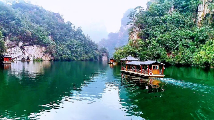 冬游张家界宝峰湖 沉醉山水间