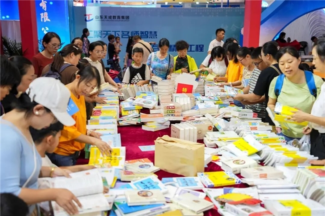 Jinan: Reading and Exhibitions Ignite Young People’s “Exploration Urge”