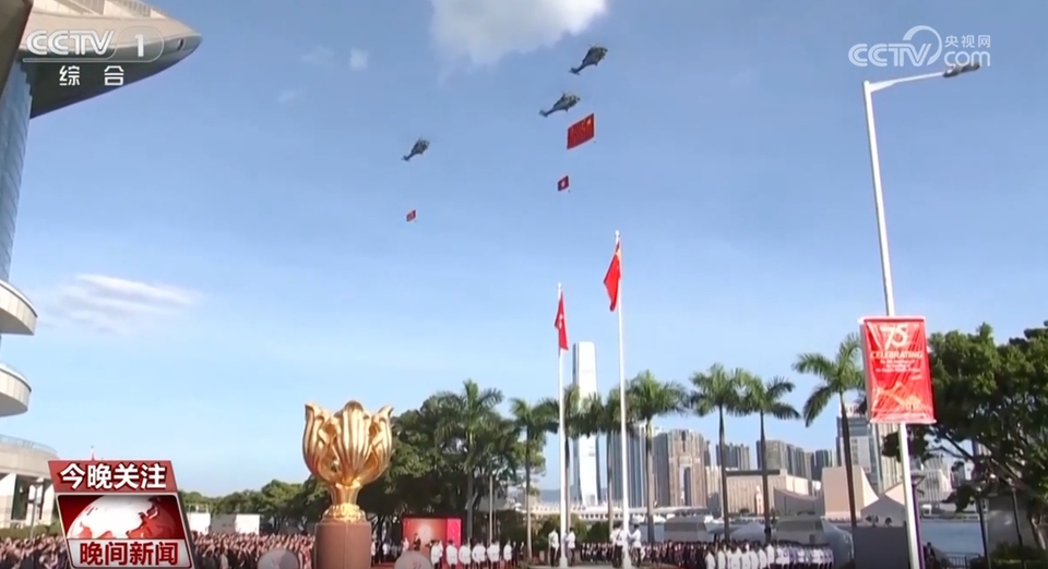 最是一抹中国红 家国同庆送祝福