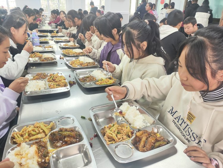 陇南宕昌：“四心”守护学生美好“食”光