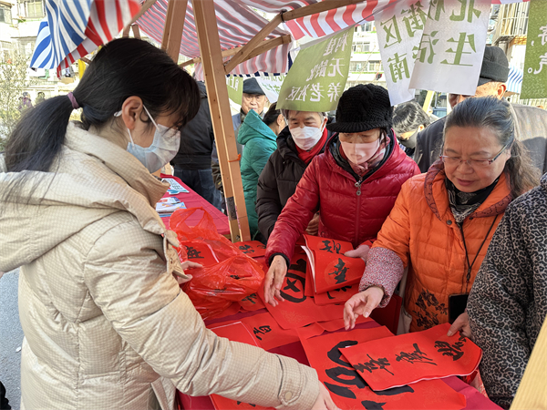 无锡滨湖迎新送祝福 法治宣传不停歇