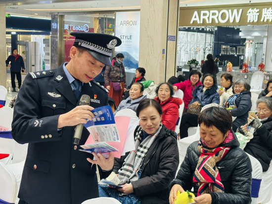 南通崇川：反诈反谣不停歇 筑牢平安过大年