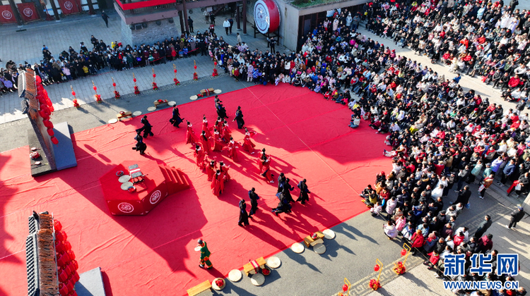 江苏宿迁：“霸王”迎新 开门祈福