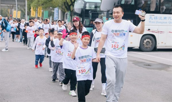 “2024骄邻环球跑”在奔跑中凝聚爱的力量