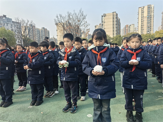 南京市琅琊路小学分校天润城小学开展“勿忘国耻 圆梦中华”国家公祭日主题教育