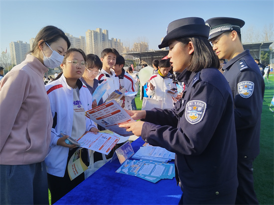 “弘扬宪法精神 增强法治观念” 扬州仪征市多形式开展宪法宣传活动