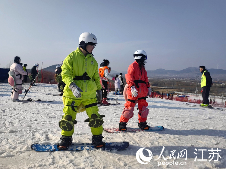 江苏徐州：冰雪经济热力足