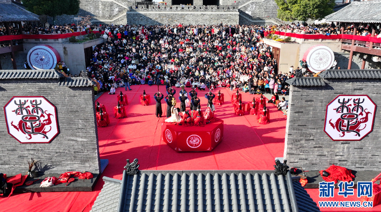 江苏宿迁：“霸王”迎新 开门祈福