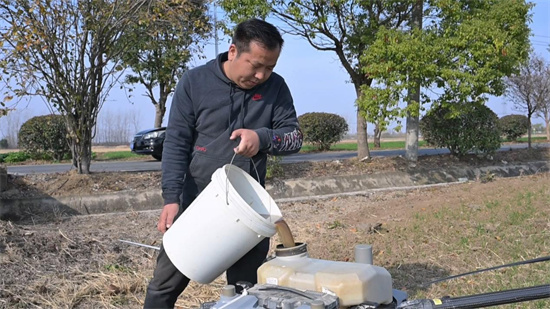 淮安市淮安区农业农村局植保植检站农技人员深入田间地头指导小麦冬季管理