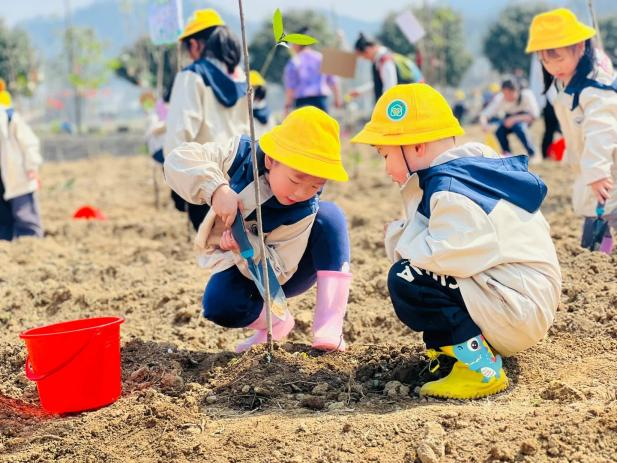 为家园添新绿 江苏各地开展形式多样植树活动